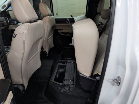 Used 2024 Ford Ranger Lariat w/ Trailer Tow Package image 11