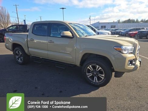 Used 2016 Toyota Tacoma TRD Sport image 19