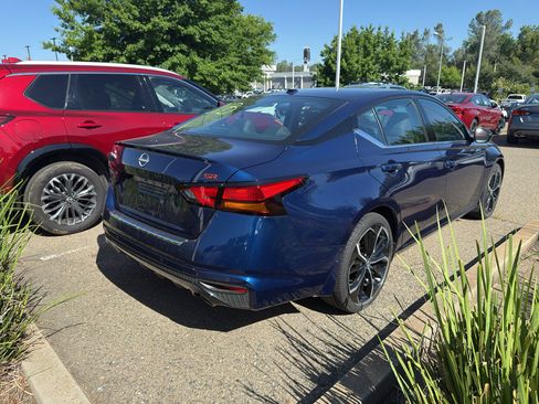 Used 2023 Nissan Altima 2.5 SR w/ SR Premium Package FWD image 5