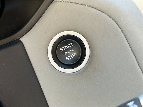 Used 2025 Land Rover Range Rover Velar S image 37