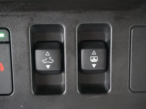 Used 2023 Nissan Pathfinder Platinum FWD image 31