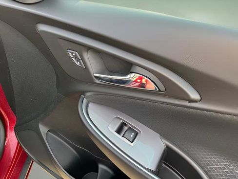 Used 2018 Chevrolet Malibu LT image 32