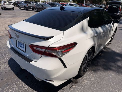 Used 2018 Toyota Camry XSE FWD image 3