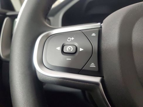 Certified 2025 Volvo XC60 B5 Core image 27