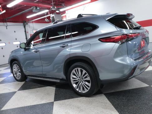 Used 2023 Toyota Highlander Platinum image 6