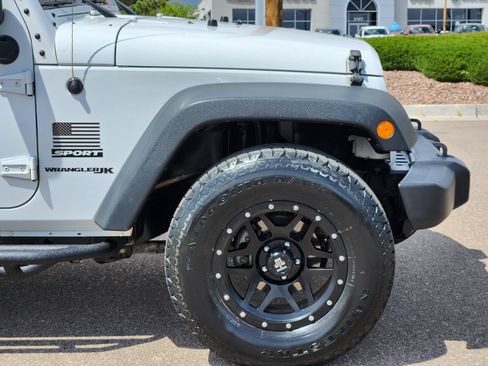 Used 2018 Jeep Wrangler Sport AWD/4WD image 7