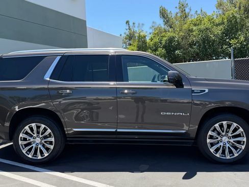 Used 2021 GMC Yukon Denali w/ Denali Premium Package AWD/4WD image 5