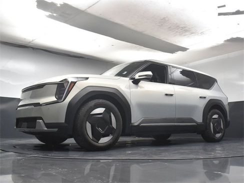 Certified 2024 Kia EV9 Light Long Range image 34