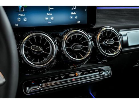 New 2026 Mercedes-Benz GLB 250 4MATIC image 17