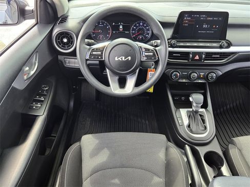 Used 2022 Kia Forte LXS image 12