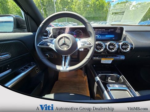 Used 2025 Mercedes-Benz GLA 250 4MATIC image 11
