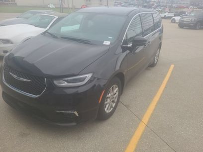 Used 2024 Chrysler Pacifica Touring-L