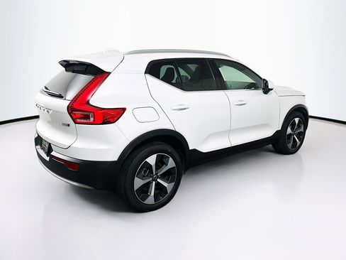 Used 2025 Volvo XC40 B5 Plus AWD/4WD image 9