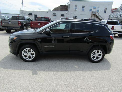 Used 2024 Jeep Compass Latitude AWD/4WD image 6