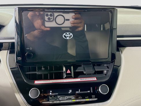 Used 2024 Toyota Corolla Cross L image 18