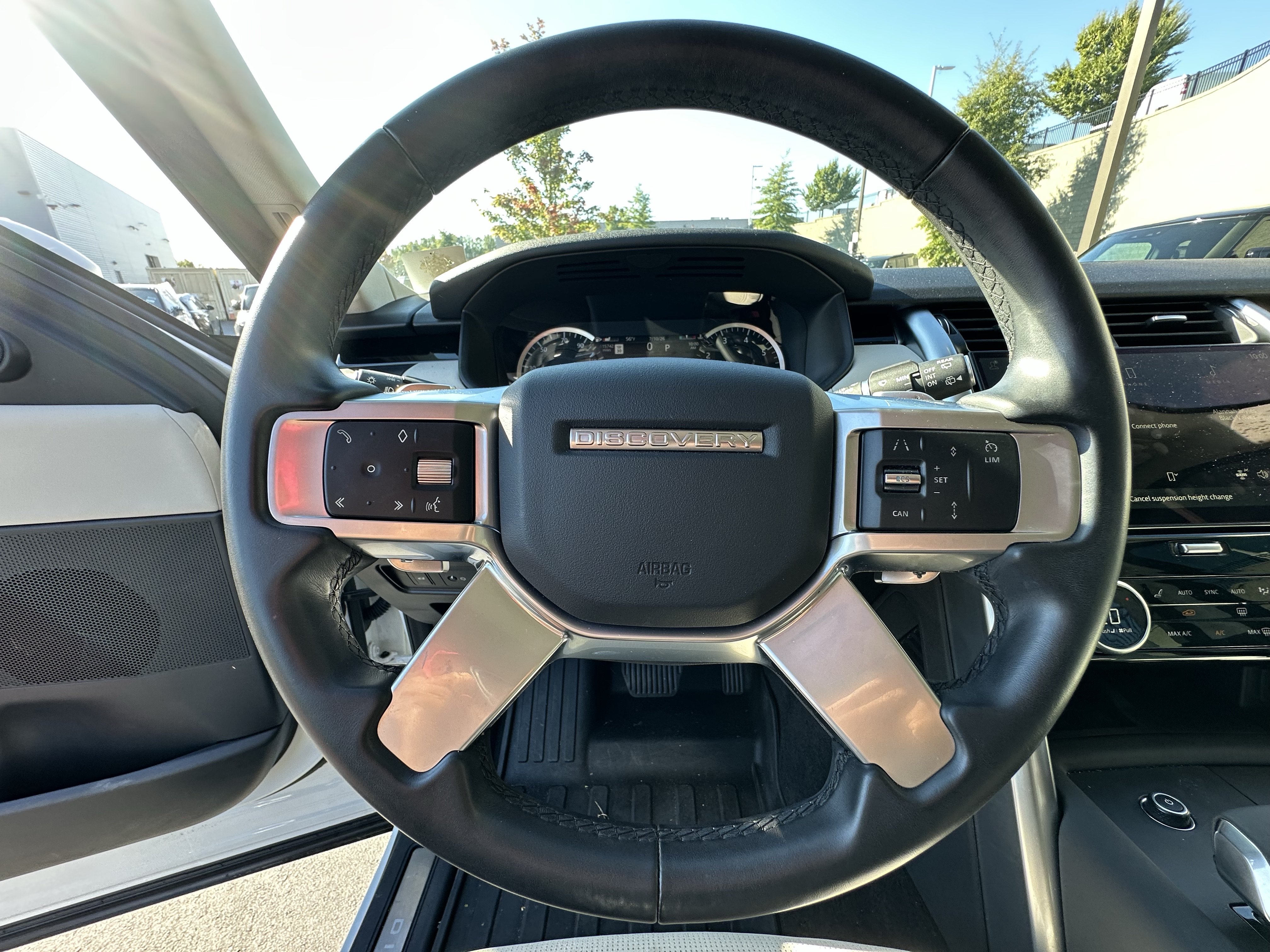 Certified 2023 Land Rover Discovery S AWD/4WD image 19