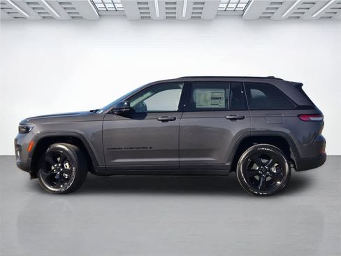 New 2025 Jeep Grand Cherokee Altitude image 3