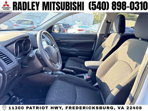 Used 2025 Mitsubishi Outlander Sport ES AWD/4WD image 3