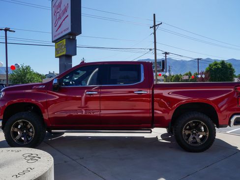 Used 2022 Chevrolet Silverado 1500 LTZ w/ LTZ Premium Package AWD/4WD image 5