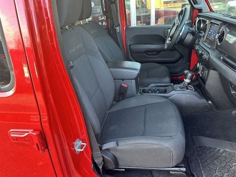 Used 2023 Jeep Gladiator Overland image 12