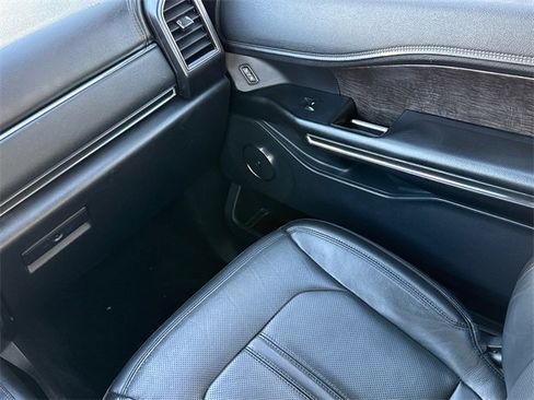 Used 2018 Ford Expedition Limited image 16