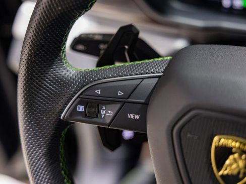 Used 2023 Lamborghini Urus S image 41