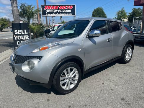 Used 2011 Nissan Juke SL w/ Chrome Pkg FWD image 3
