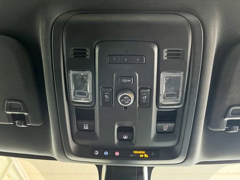 Used 2021 Chevrolet Suburban High Country w/ Premium Package image 27