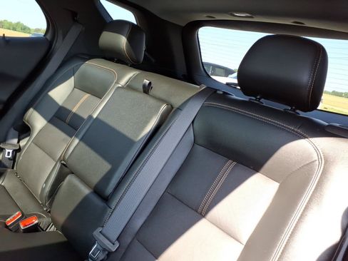 Used 2023 Chevrolet Equinox Premier AWD/4WD image 12