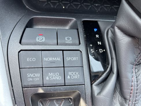 Used 2025 Toyota RAV4 XLE AWD/4WD image 29