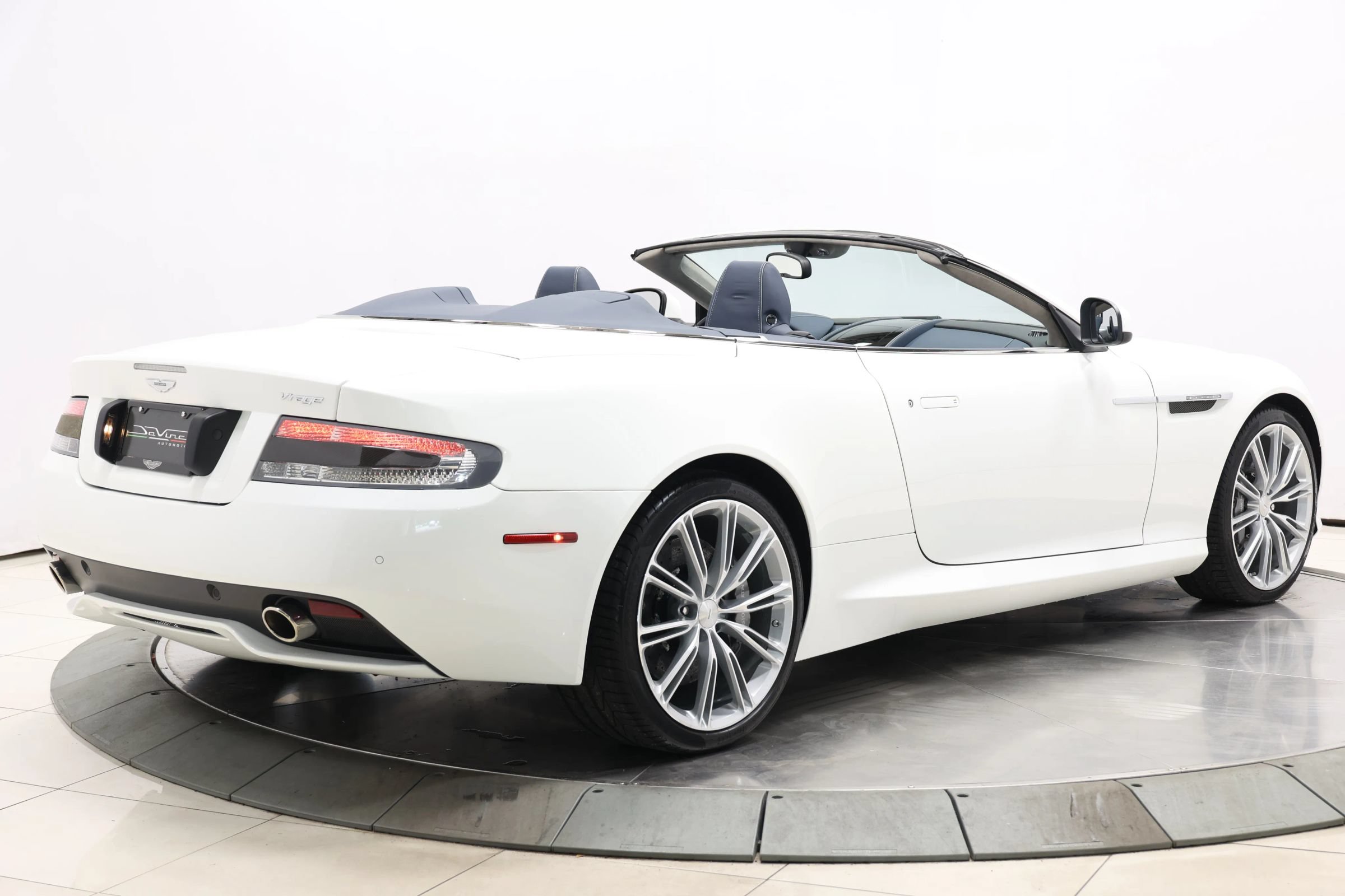 Used 2012 Aston Martin Virage Volante RWD image 4
