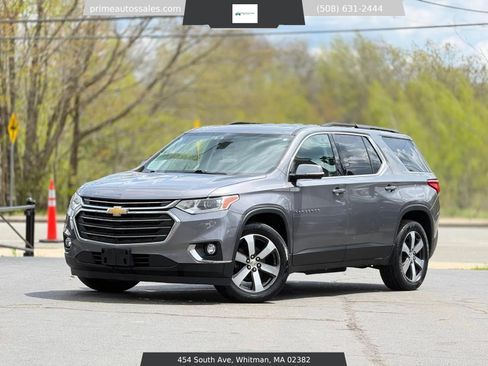 Used 2019 Chevrolet Traverse LT w/ LT Premium Package AWD/4WD image 1