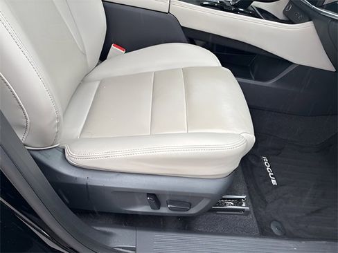 Used 2023 Nissan Rogue SL w/ SL Premium Package image 12