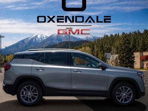Used 2024 GMC Terrain SLT AWD/4WD image 8