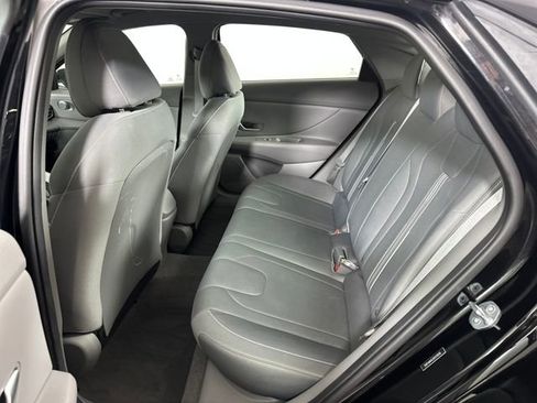 Used 2023 Hyundai Elantra SEL image 25