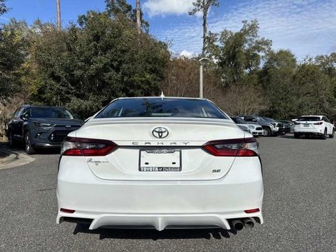 Used 2023 Toyota Camry SE image 3