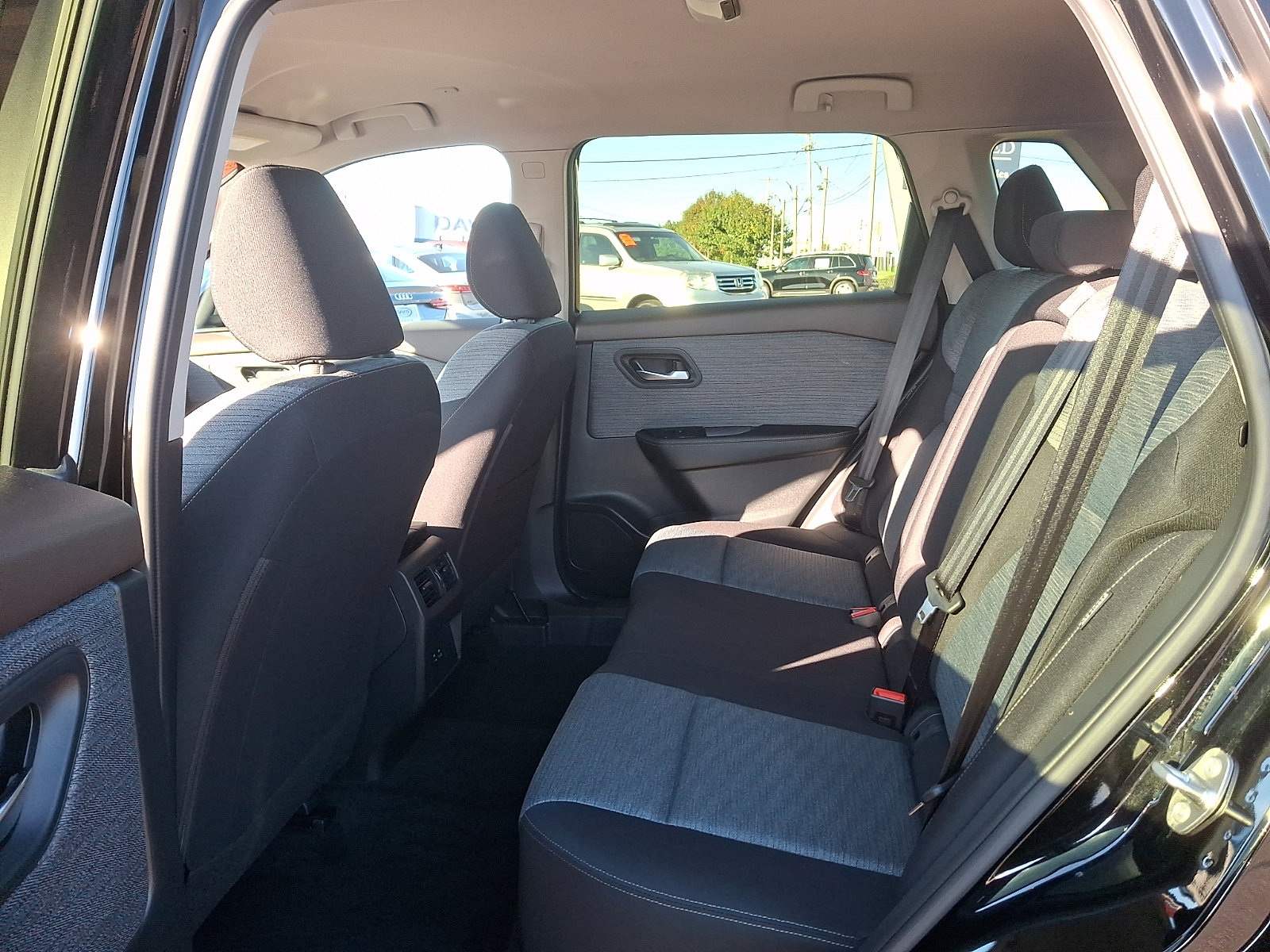 Used 2023 Nissan Rogue SV AWD/4WD image 10