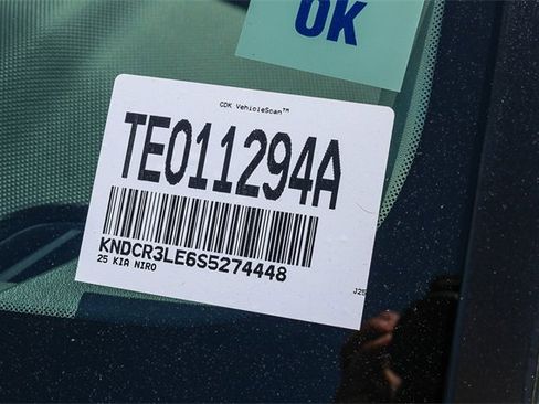 Used 2025 Kia Niro EX image 29