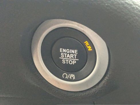 Used 2020 Chrysler Pacifica Touring w/ S Appearance Package FWD image 29