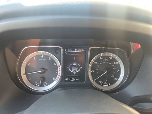 Used 2018 Nissan Titan SV w/ SV Convenience Package RWD image 22