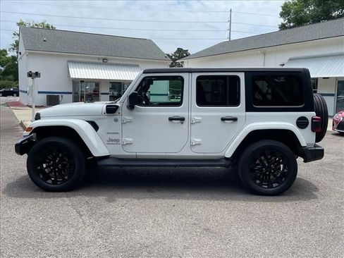 Used 2023 Jeep Wrangler Unlimited Sahara w/ Cold Weather Group AWD/4WD image 28