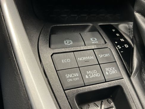 Used 2025 Toyota RAV4 XLE image 27