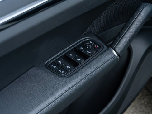 Certified 2023 Porsche Cayenne S AWD/4WD image 21