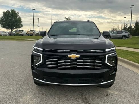 Used 2025 Chevrolet Suburban High Country AWD/4WD image 9