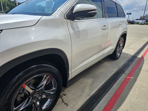 Used 2018 Toyota Highlander Limited Platinum image 11