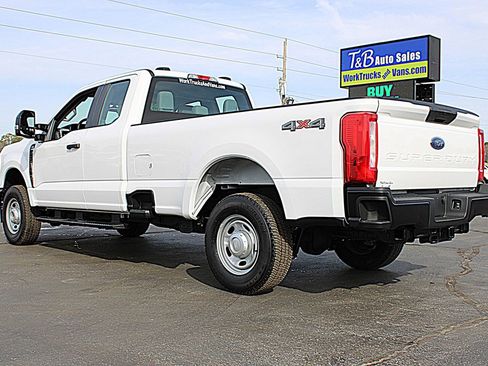 Used 2025 Ford F250 XLT image 4