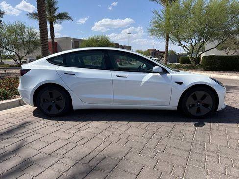 Used 2023 Tesla Model 3 Standard Range RWD image 2