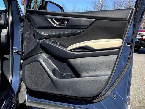 Used 2023 Subaru Ascent Premium w/ Convenience Package image 11