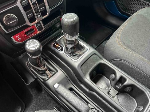 Used 2021 Jeep Gladiator Mojave AWD/4WD image 34