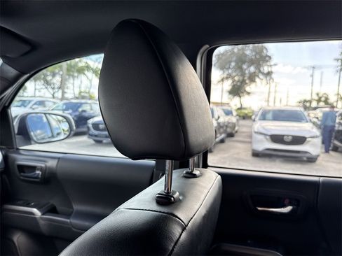 Used 2023 Toyota Tacoma TRD Off-Road image 17